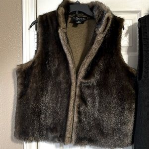 Fuzzy vest size large outdoor edition by Parkhurst.